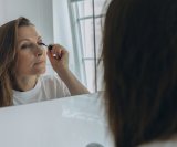 Problemi s kožom zbog šminke obično se ne pojavljuju preko noći, već se razvijaju postupno