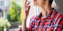 Pušenje ima brojne negativne učinke na zdravlje, a može pogoršati i simptome menopauze