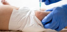 Sve više roditelja odbija injekciju vitamina K za novorođenčad, iako liječnici upozoravaju da ona može spriječiti ozbiljna krvarenja i oštećenja mozga