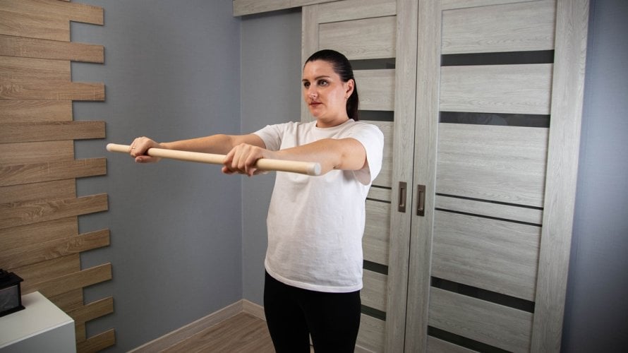 Vježbe za ramena sa štapom