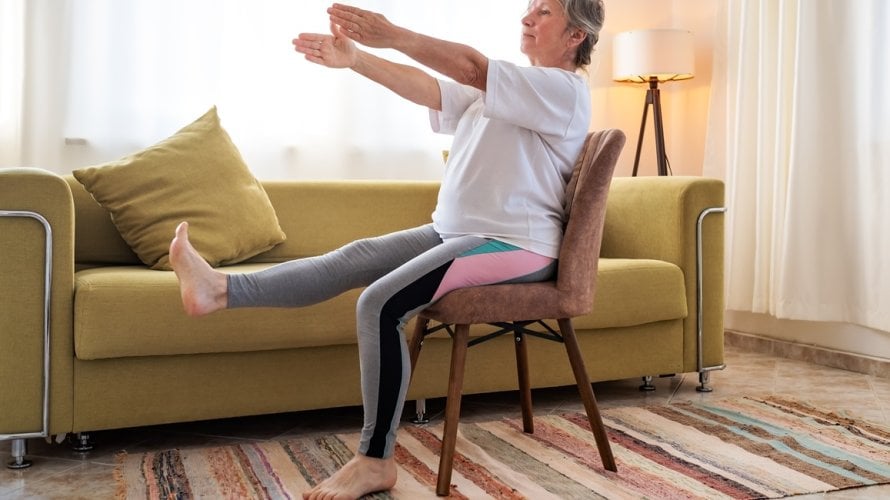 Vježbe za trbuh na stolici