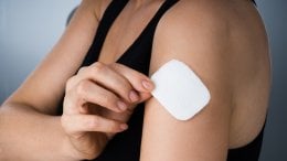 Wellness influenceri i tzv. biohakeri sve češće promoviraju nikotin u raznim oblicima - od flastera i žvakaćih guma do vrećica i čak napitaka