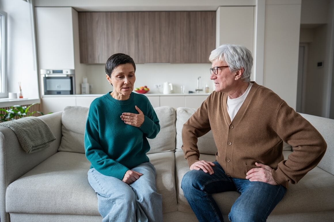 Žene češće imaju manji promjer koronarnih arterija, što znači da i manja apsolutna količina plaka može predstavljati relativno veliko opterećenje za krvnu žilu