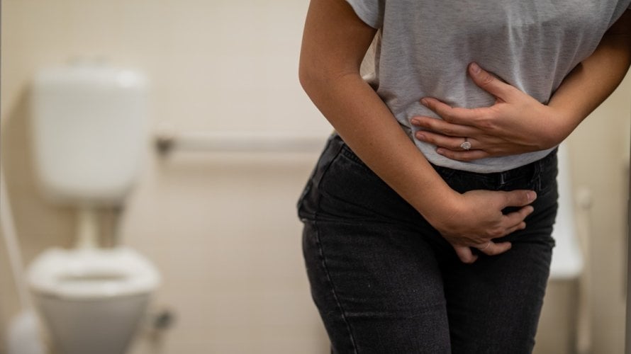 Život s Crohnovom bolešću često donosi niz neugodnih, ali i osjetljivih simptoma o kojima nije uvijek lako otvoreno govoriti