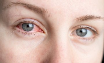 bakterija Chlamydia pneumoniae, poznata kao uzročnik upala sinusa i pluća, može se zadržati u oku godinama - i pritom potencijalno povećati rizik od Alzheimerove bolesti