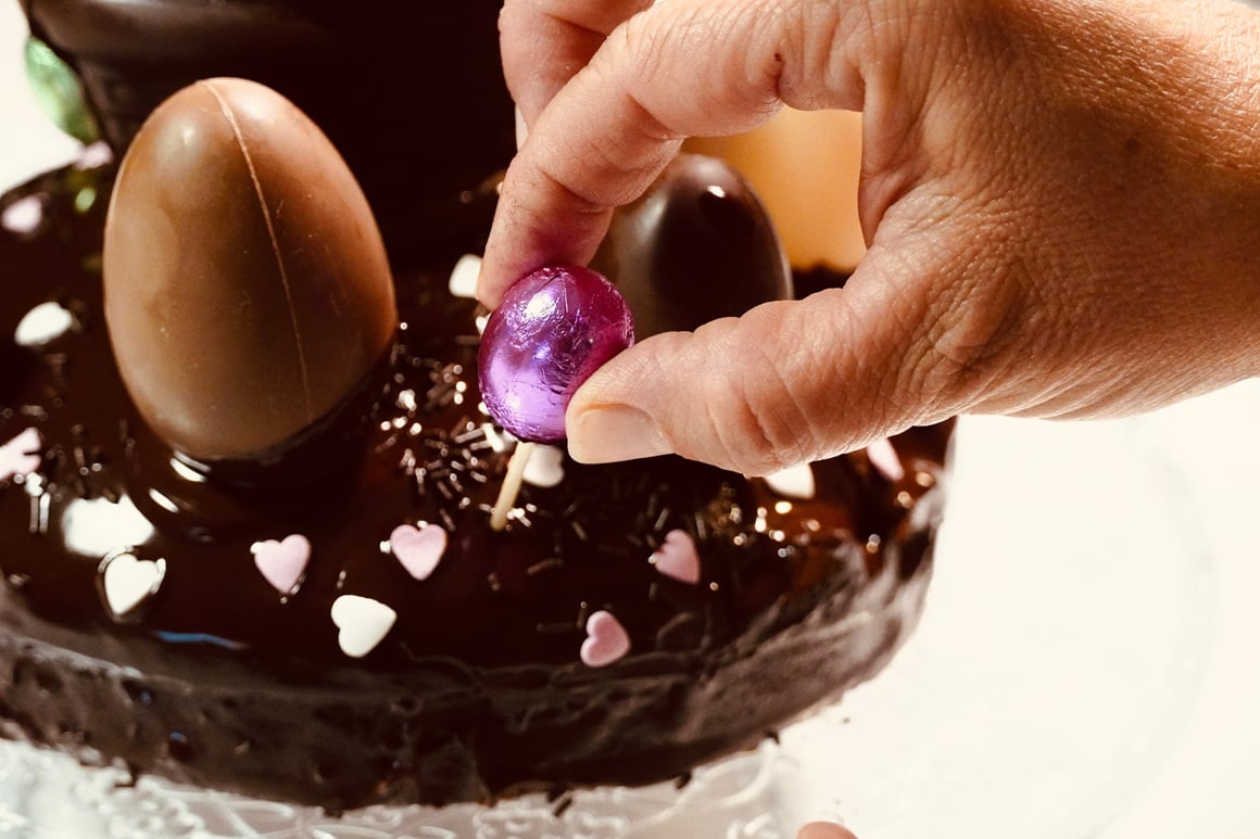 čokoladni kolač u kalupu