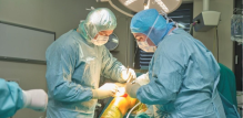 Jedan od ključnih stručnjaka za kirurgiju kralježnice u Aritheri je mr. sci. Matjaž Voršić, dr. med., specijalist neurokirurgije