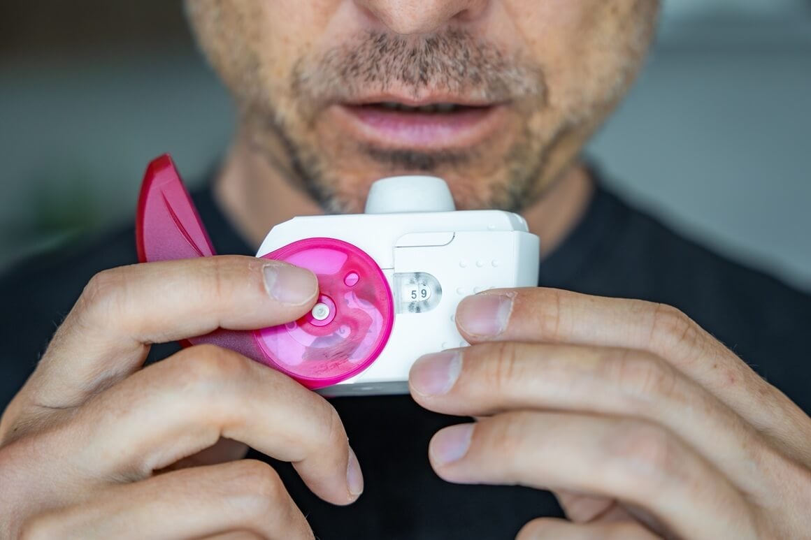 inhalatori s praškom mogu pružiti dvostruku korist kod KOPB-a - blago bolje kliničke ishode za pacijente i manji negativan utjecaj na okoliš