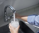 osobe koje piju vodu iz karbonatnih vodonosnika imaju 24 posto veći rizik od Parkinsonove bolesti