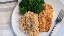 postoji uvjerenje da se sve esencijalne aminokiseline mogu dobiti isključivo iz životinjskih namirnica, ali to nije točno