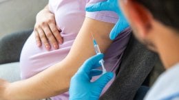 trudnice koje su primile cjepivo, osobito booster dozu, imaju manji rizik od razvoja preeklampsije