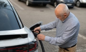 u dosadašnjim istraživanjima nisu uočeni neposredni kardiovaskularni rizici povezani s korištenjem ili blizinom električnih vozila