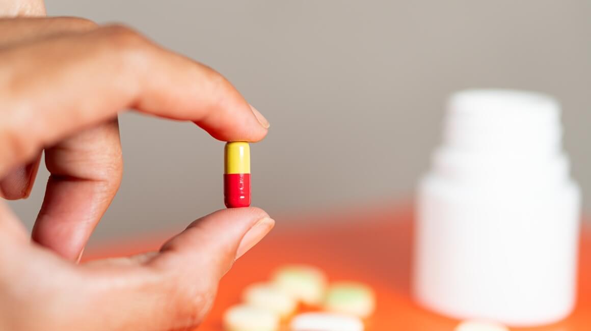 Avakopan je odobren 2021. godine i koristi se u kombinaciji s drugim lijekovima za liječenje odraslih osoba s teškim oblikom ANCA-vaskulitisa