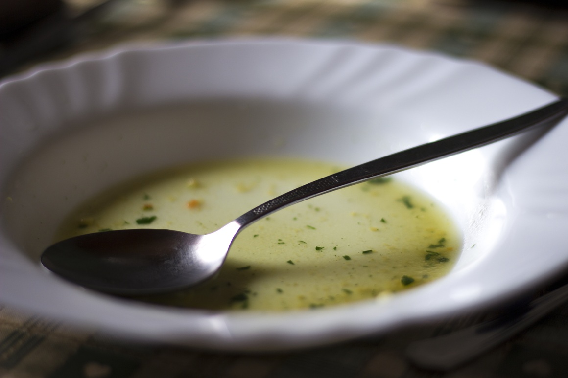 Bistre juhe su odličan način kako nadoknaditi tekućinu, sadrže pojedine elektrolite i lagano djeluju na crijeva