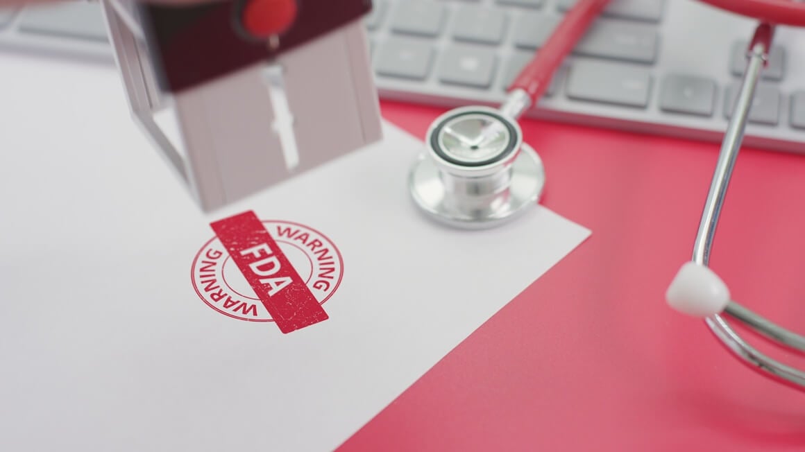 FDA je izdala upozorenje vezano uz lijek avakopan, nakon što su zaprimljena nova izvješća o teškim oštećenjima jetre, uključujući i smrtne slučajeve