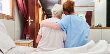 Hospicij je oblik skrbi za osobe koje su prekinule liječenje usmjereno na izlječenje ili kontrolu neizlječive bolesti
