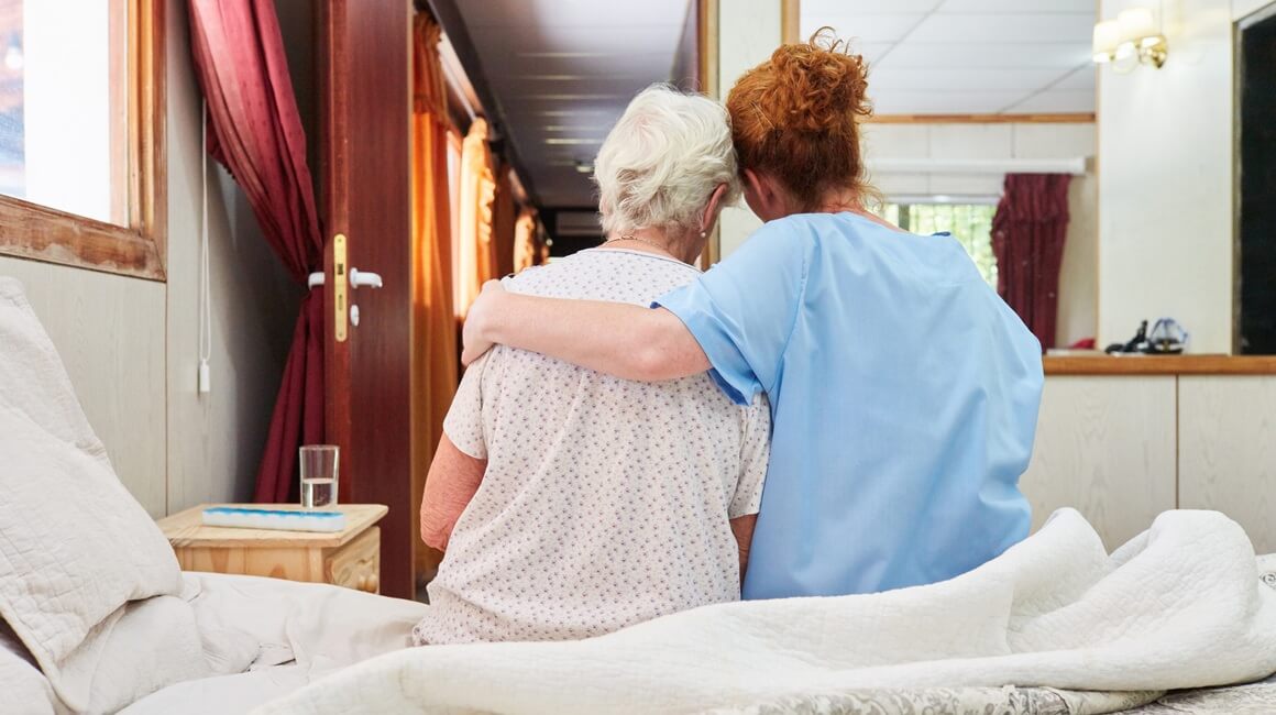 Hospicij je oblik skrbi za osobe koje su prekinule liječenje usmjereno na izlječenje ili kontrolu neizlječive bolesti