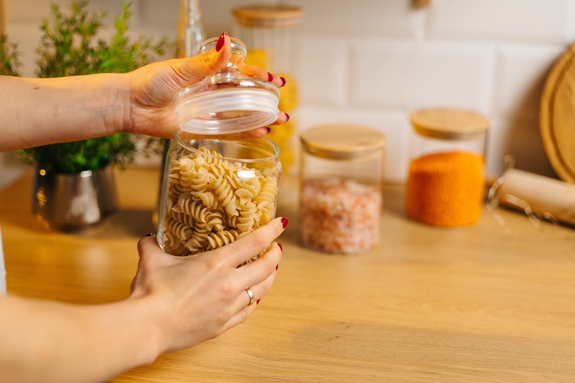 Integralna tjestenina sadrži veći udio cjelovitog pšeničnog brašna, zbog čega ima više vlakana, proteina te vitamina B skupine i minerala