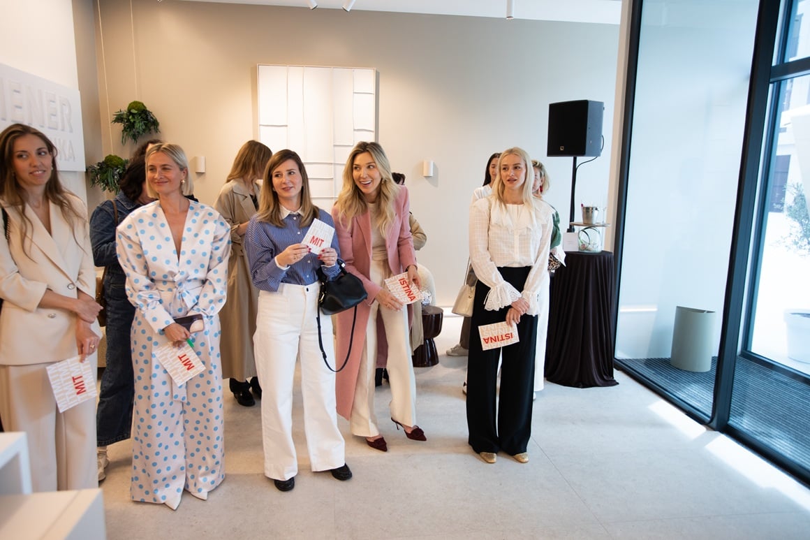 Jedna od ključnih diferencijacija je i uvođenje walk-in modela za preglede, koji omogućuje korisnicima dolazak bez prethodnog naručivanja i čekanja