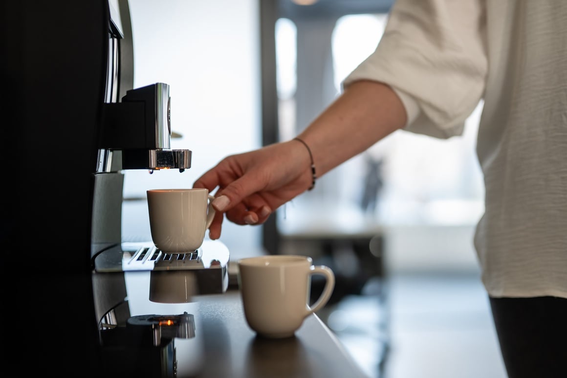 Kava i energetska pića mogu negativno utjecati na probiotike jer su često kiseli i vrući