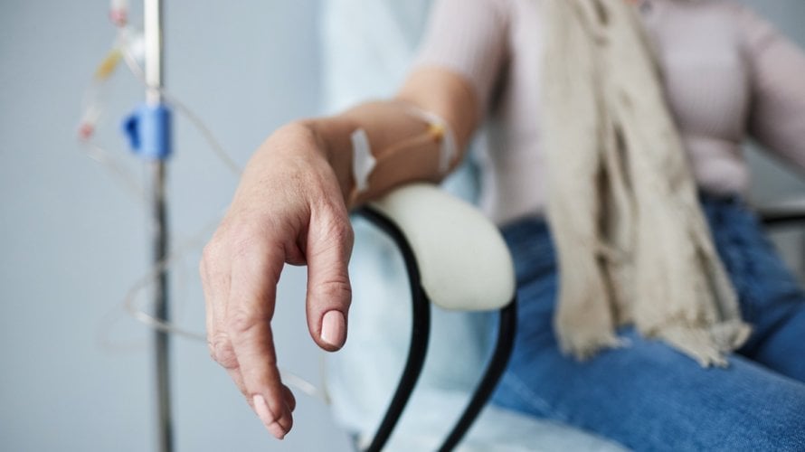 Kemoterapija često isključuje jajnike i zaustavlja sazrijevanje jajnih stanica