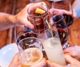 Konzumacija alkohola povezana je s nizom negativnih učinaka na zdravlje, bez obzira na to što pijete