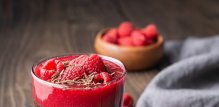 Kremasti chia puding s kakaom i malinama