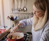 Kuhanje barem jednog obroka kod kuće tjedno može smanjiti rizik od ove bolesti do 67 posto