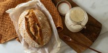 Low-FODMAP sourdough kruh