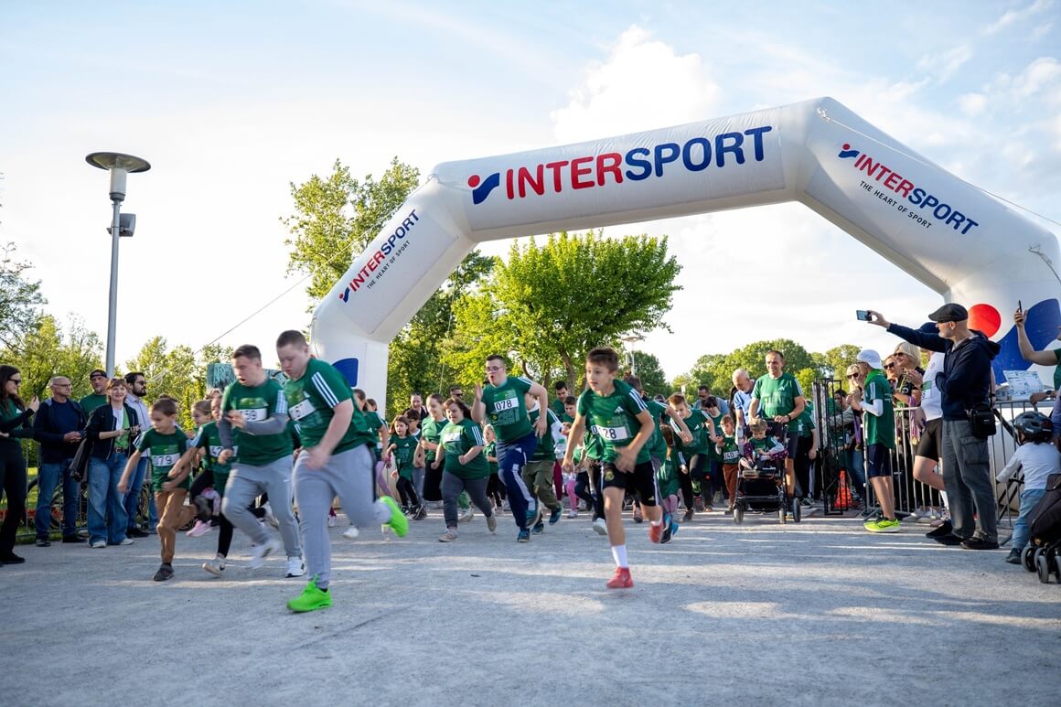 Na maloj utrci na 150 m koja je na programu u 1700 sati natjecat će se djeca sa sindromom Down pa ih svakako dođite podržati i navijati!