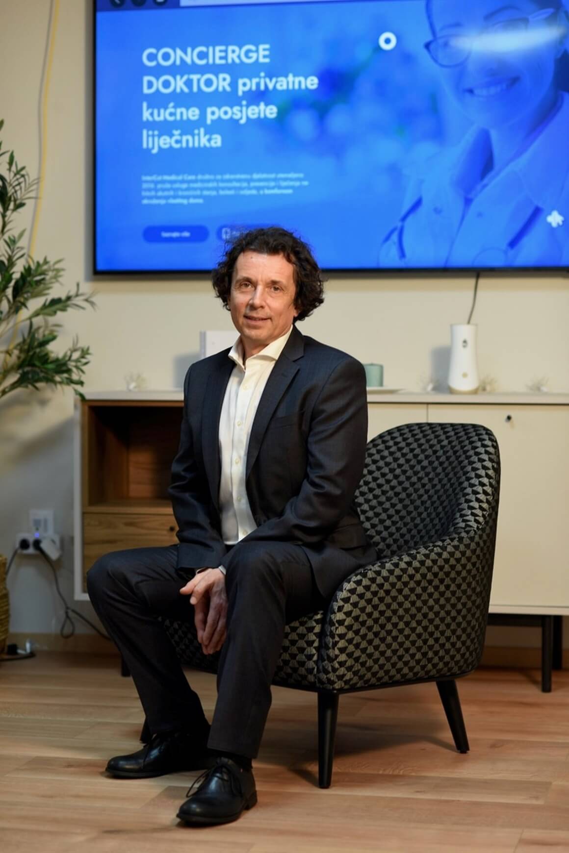 Oba modela vodi Hrvoje Lisak, dr. med., MBA, DipIBLM