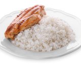 Piletina i riža često se smatraju jednostavnim i zdravim izborom obroka, osobito ako pazite na tjelesnu težinu ili želite održati stabilnu razinu energije tijekom dana