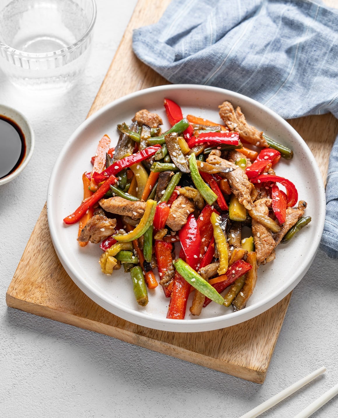 Piletina s povrćem na tavi