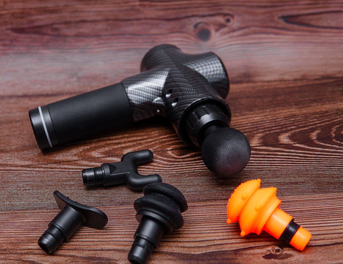 Pištolj za masažu je ručni uređaj koji koristi tzv. perkusijsku terapiju