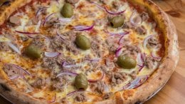Pizza s tunjevinom