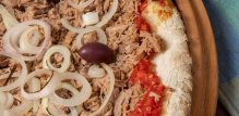 Pizza s tunom i lukom