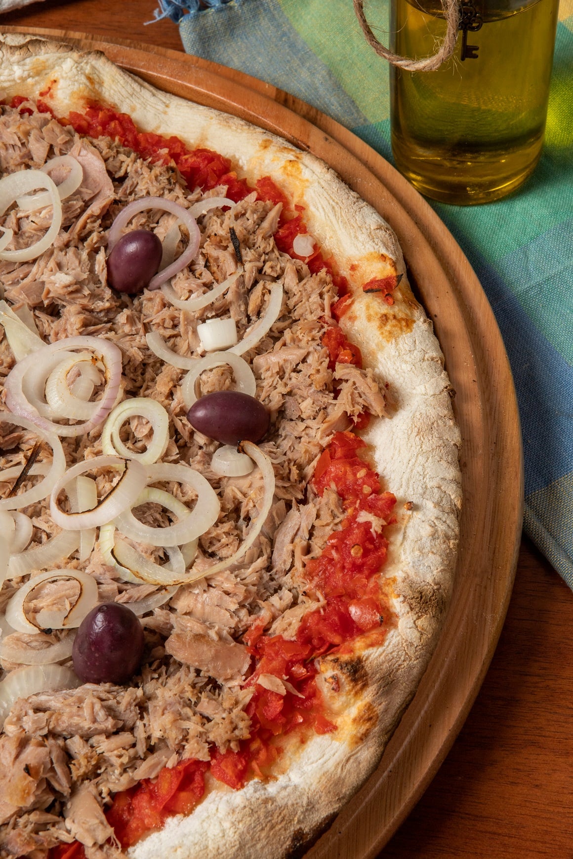 Pizza s tunom i lukom