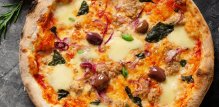 Pizza s tunom i mozzarellom