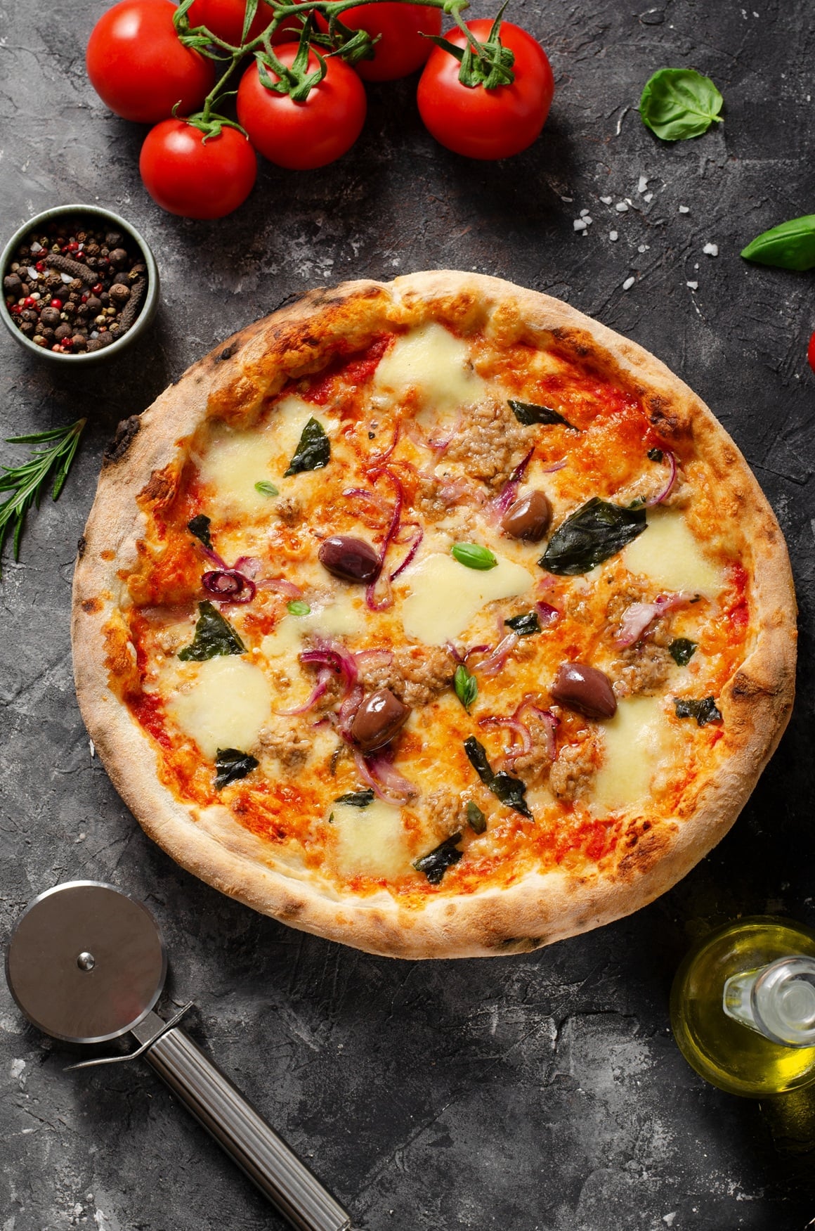 Pizza s tunom i mozzarellom