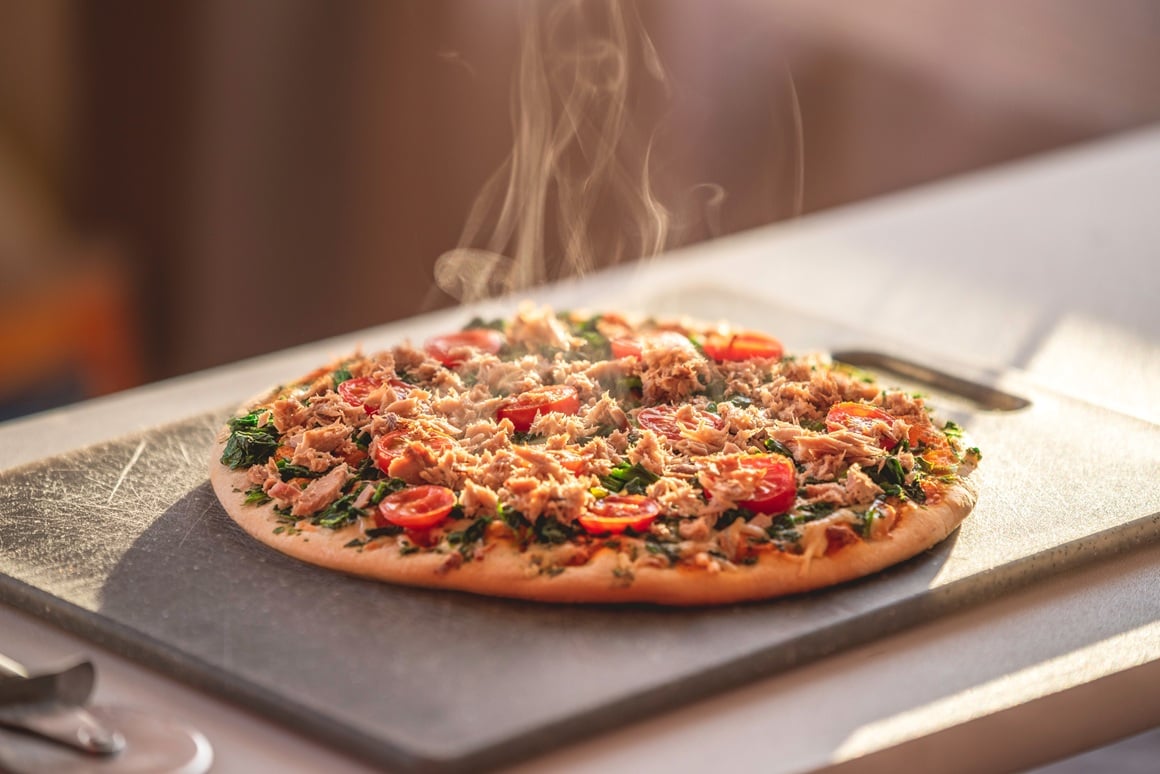Posna pizza s tunjevinom