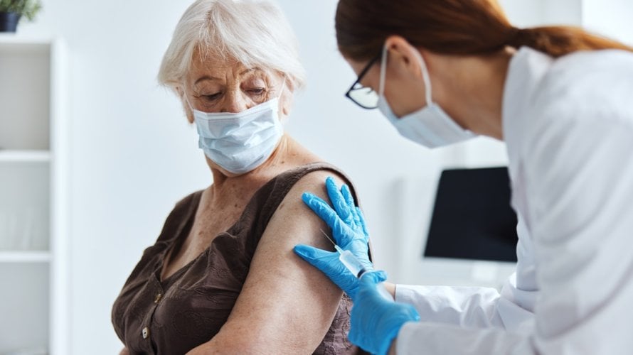 Snažnije, tzv. visokodozno cjepivo protiv gripe moglo bi pomoći u smanjenju rizika od Alzheimerove bolesti kod starijih osoba