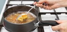 Tjestenine od cjelovitih žitarica ili mahunarki često sadrže više proteina i vlakana, što doprinosi duljem osjećaju sitosti i boljoj regulaciji energije tijekom dana