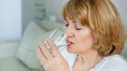 Unos veće količine tekućine već se dugo preporučuje kao način prevencije bubrežnih kamenaca