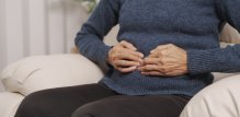 Zatvor je česta nemotorička komplikacija Parkinsonove bolesti koja nastaje zbog usporene pokretljivosti crijeva
