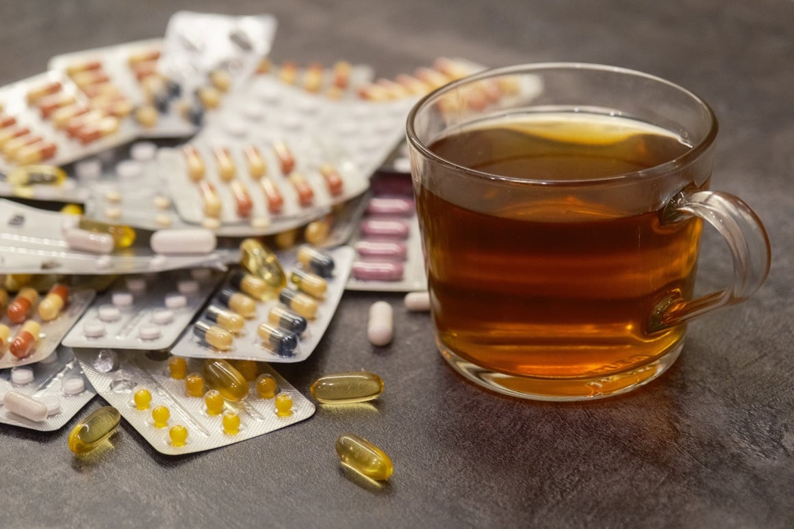 ako uzimate određene lijekove, važno je znati da crni čaj može utjecati na njihovo djelovanje