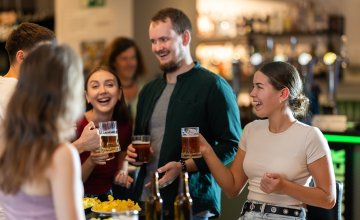 kada sav unos alkohola sačuvate za jednu večer - može povećati rizik od problema s jetrom