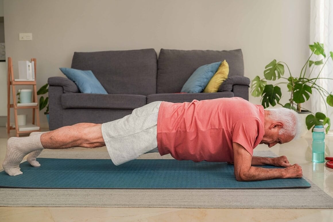 plank ne cilja samo jednu zonu, već radi na cjelokupnoj stabilnosti