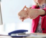 redovito istezanje može pozitivno utjecati na vaše cjelokupno zdravlje - od bolje cirkulacije do potencijalno stabilnije razine šećera u krvi
