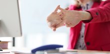 redovito istezanje može pozitivno utjecati na vaše cjelokupno zdravlje - od bolje cirkulacije do potencijalno stabilnije razine šećera u krvi
