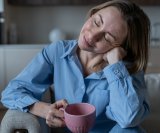 sreća počinje pozitivno utjecati na zdravlje tek kada prosječna razina zadovoljstva životom prijeđe oko 2,7 na ljestvici 0 – 10